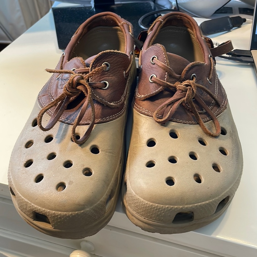 Croc Islanders. Size 11